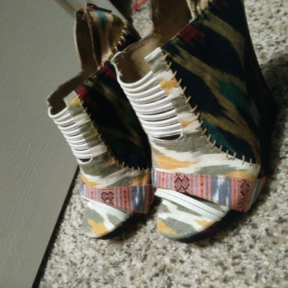 Wedges with Bag - Picture 3 of 4